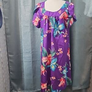 Vintage Hawaiian Purple Off-the-Shoulder Dress with Raglan Sleeves - Large - EUC
